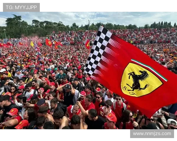 2025年JLo惊艳亮相F1法拉利车队 引领时尚风潮