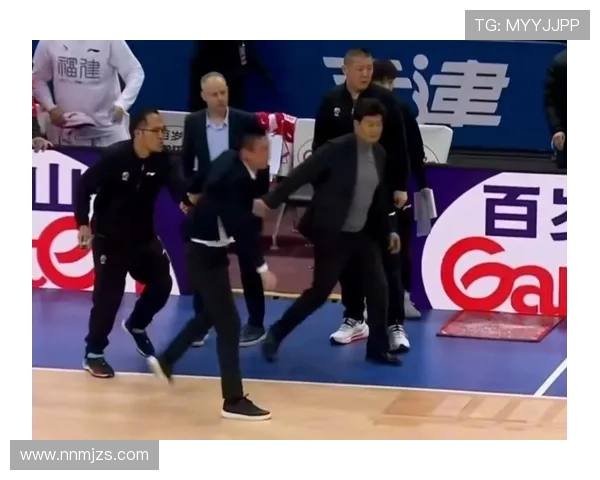 CBA宁波观众乱扔物引争议